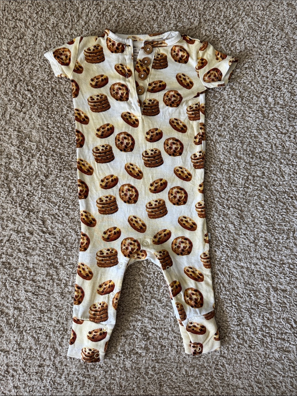 Posh Peanut Cream Cookie-Print Short-Sleeve Footie